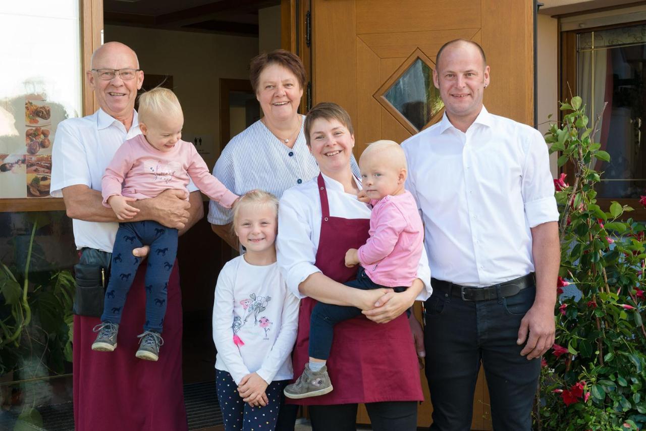 Gasthof-Pension Brauner Hirsch In Alfeld - Mittelfranken Esterno foto