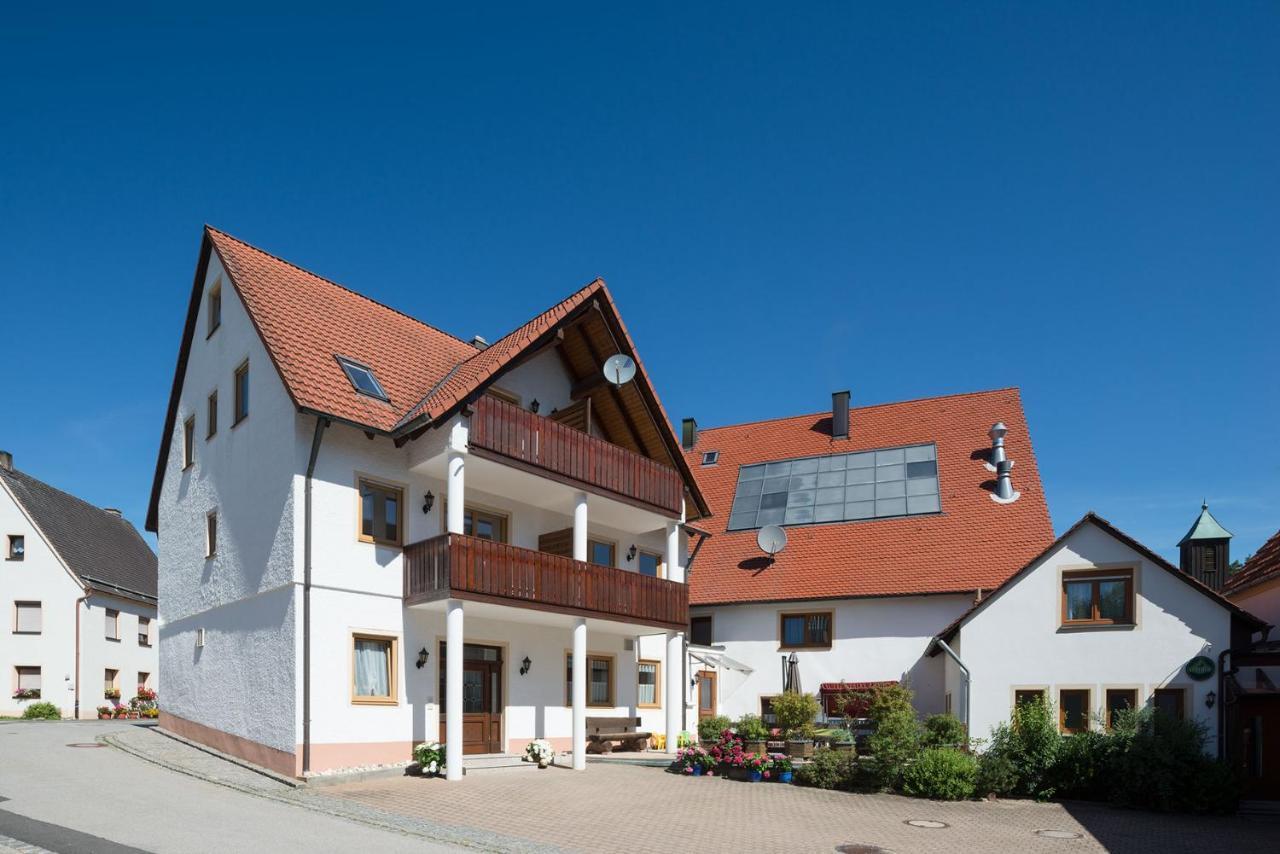 Gasthof-Pension Brauner Hirsch In Alfeld - Mittelfranken Esterno foto