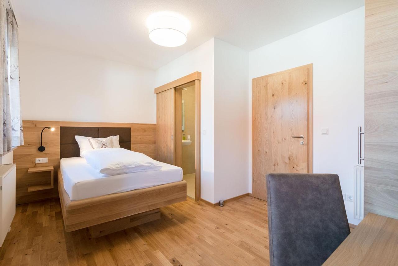 Gasthof-Pension Brauner Hirsch In Alfeld - Mittelfranken Esterno foto