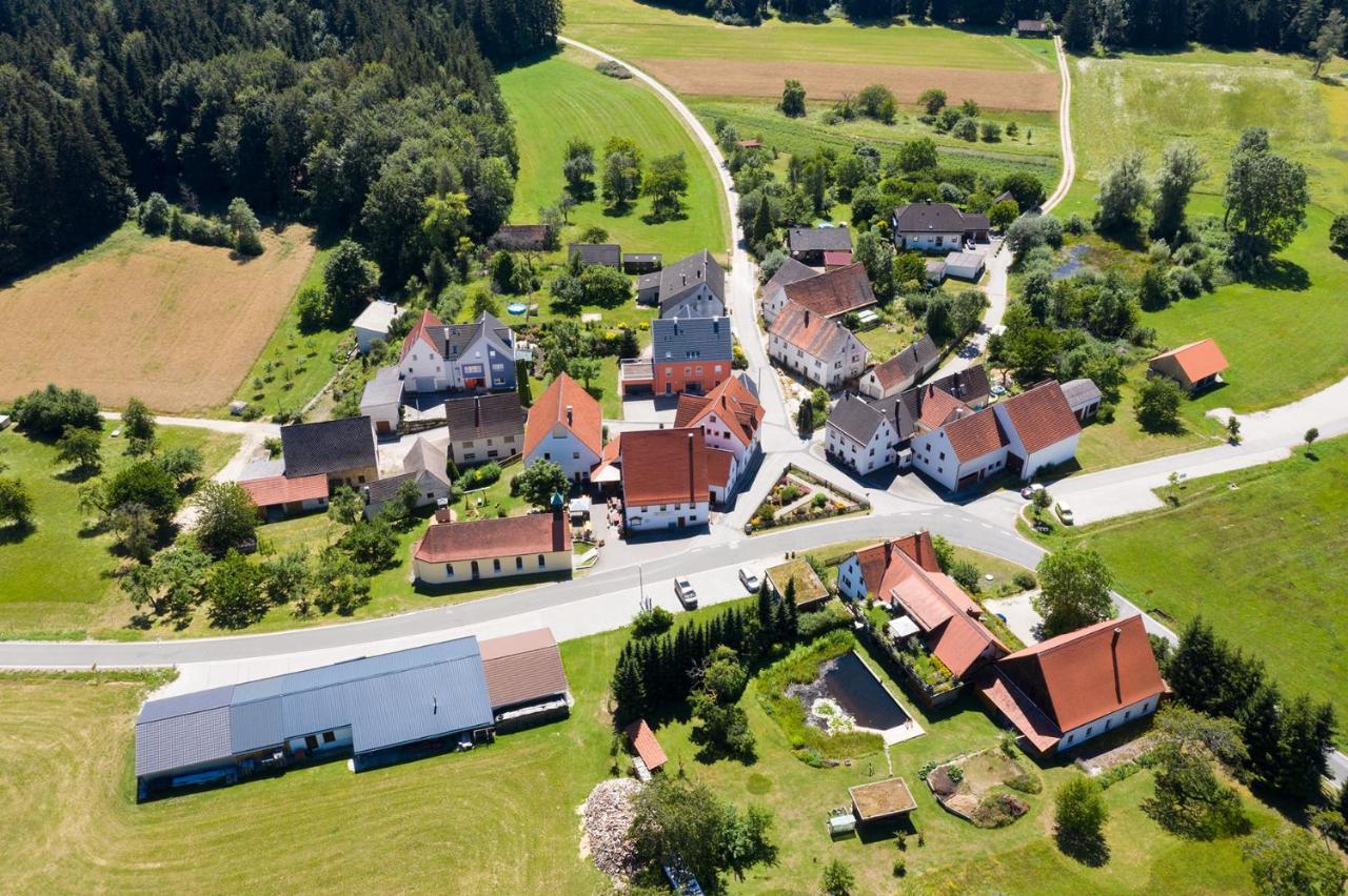 Gasthof-Pension Brauner Hirsch In Alfeld - Mittelfranken Esterno foto
