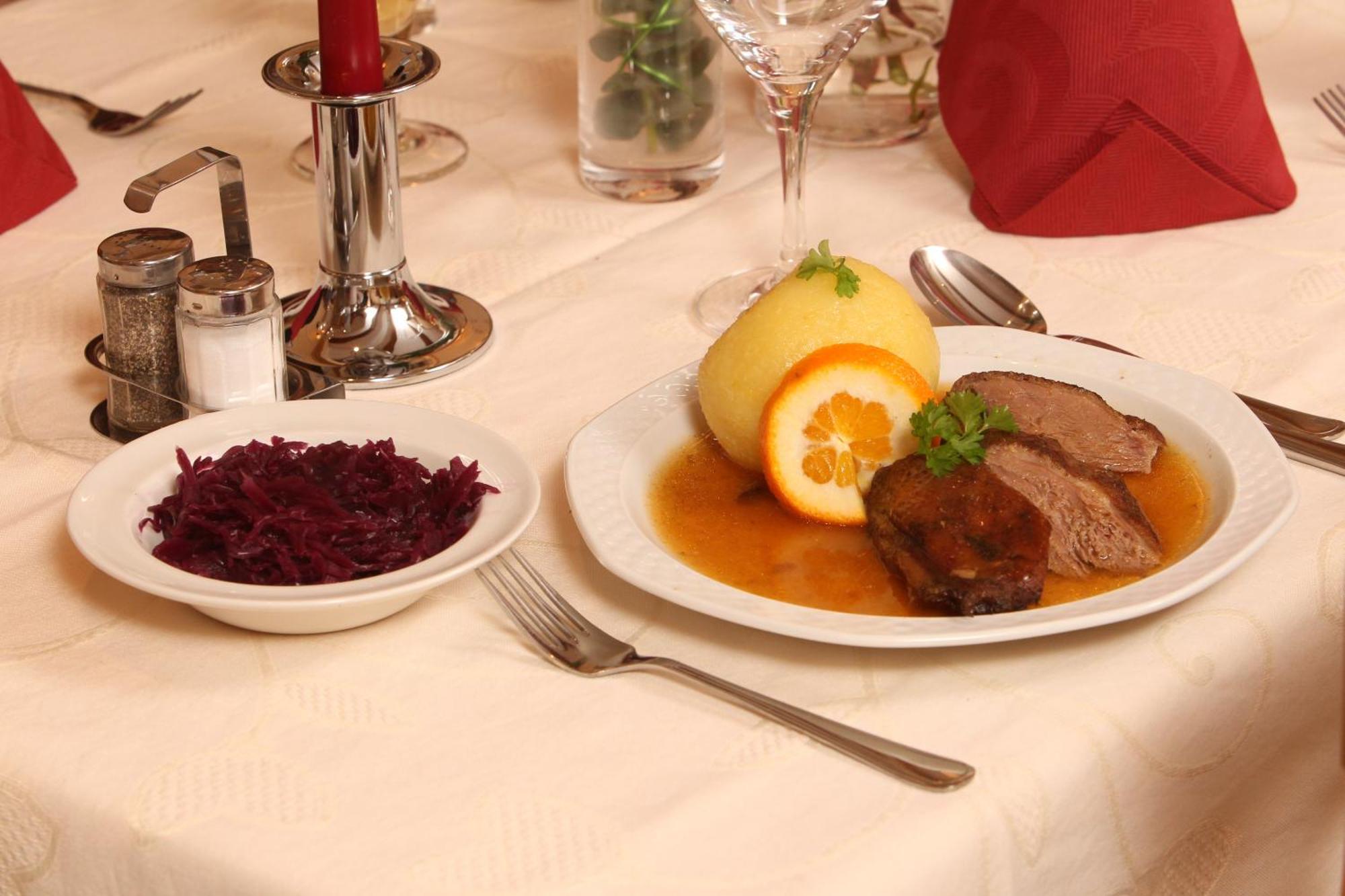 Gasthof-Pension Brauner Hirsch In Alfeld - Mittelfranken Esterno foto